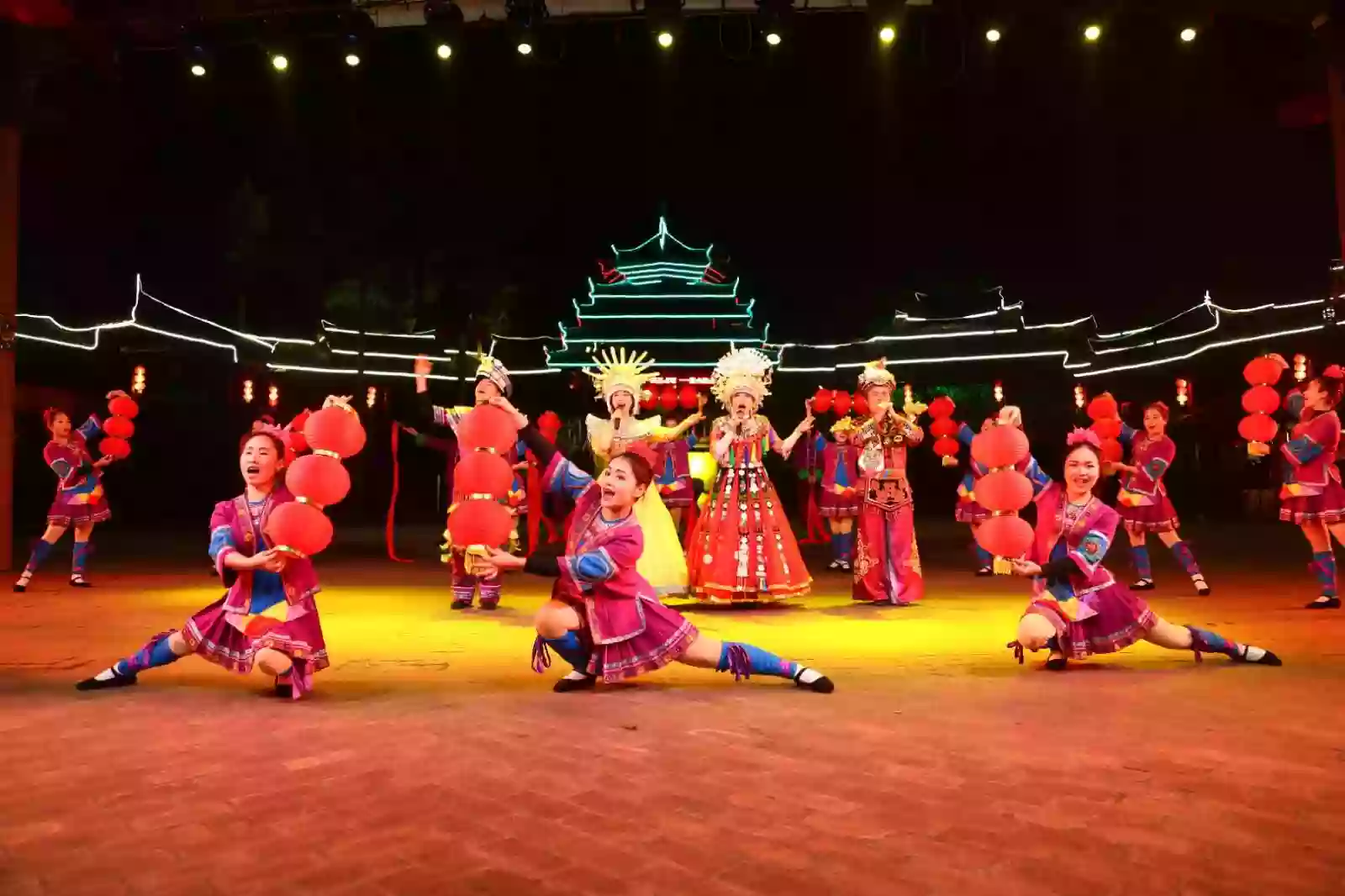 [LGX076XS]廣西 桂林 陽朔【侗王夜宴】篝火狂歡晚會 歡度聖誕【韓式烤肉+海鮮放題自助餐】象鼻山 高鐵4天加班線 