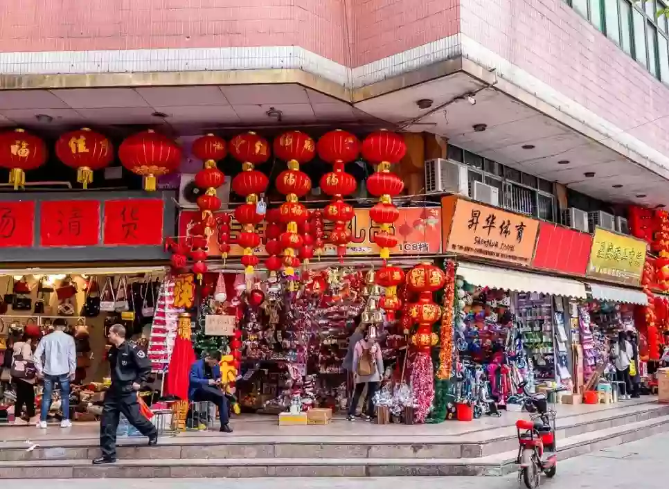 [CFS154]一德路年貨街 嶺南菜籃子大採購 陳村花卉世界 歎【金獎黑金叉燒+古法生焗游龍斑】美食2天 