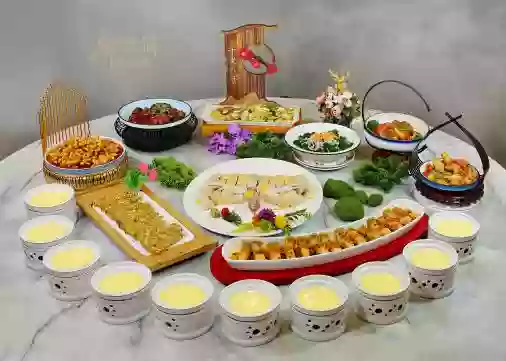 [CZS122]豪歎【秘製玻璃脆皮香豬、脆肉鯇火鍋宴、鄔佬伯私房菜】 深中通道最佳觀景點 食足8餐 中山 美食2天 