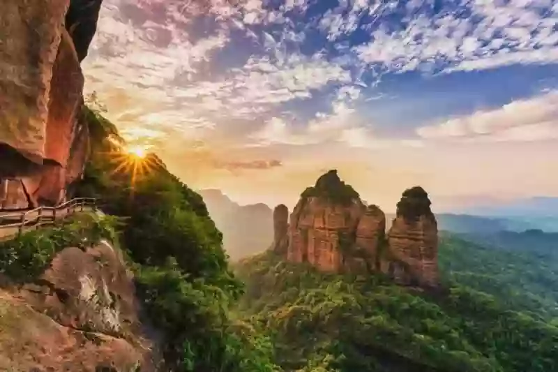 [CSG032XS]【春節加班線】世界自然遺產：韶關丹霞山（包來回索道登峰） 漫步櫻花園 兩晚韶關《碧桂園鳳凰酒店》3天 